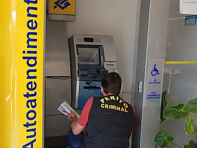 Bomba falha e bandidos não conseguem explodir caixa eletrônico