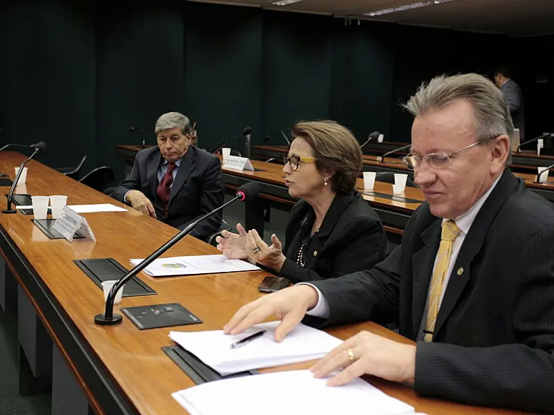 Tereza Cristina defende capacitação técnica em debate nacional sobre o déficit da balança comercial do leite