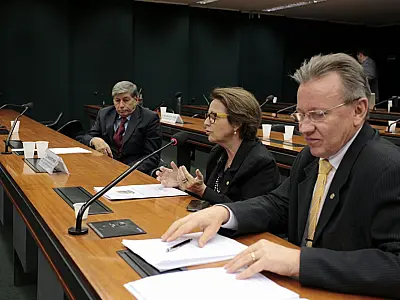 Tereza Cristina defende capacitação técnica em debate nacional sobre o déficit da balança comercial do leite
