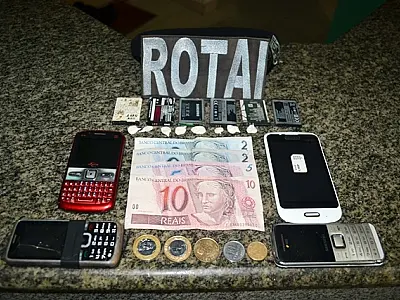 Rotai apreende droga, celulares e dinheiro com jovens em Coxim