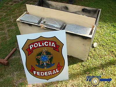 PF prende condutor com 75 kg de maconha escondida no alto falante