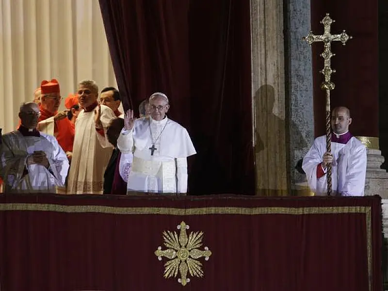 Vaticano esclarece que nome oficial do pontífice é Francisco