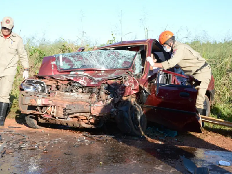 Uma pessoa morre e duas ficam feridas em acidente na MS-141