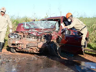 Uma pessoa morre e duas ficam feridas em acidente na MS-141