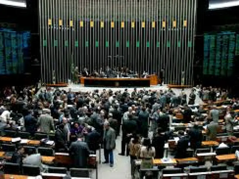 Câmara aprova urgência e reforma trabalhista pode ser votada até maio