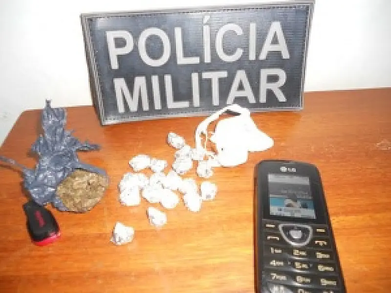 PM prende homem acusado de traficar crack e maconha