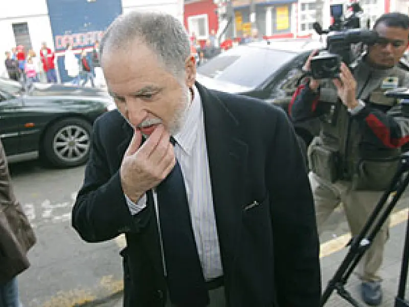 Horário impede polícia de prender Pimenta Neves ainda hoje