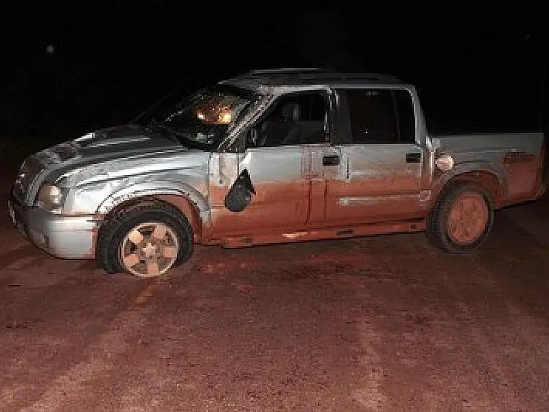 Caminhonete capota em MT e dois ficam feridos