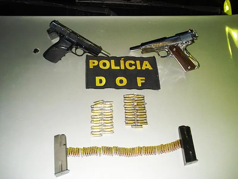 Agentes do DOF apreendem veículo carregado de armas e munições