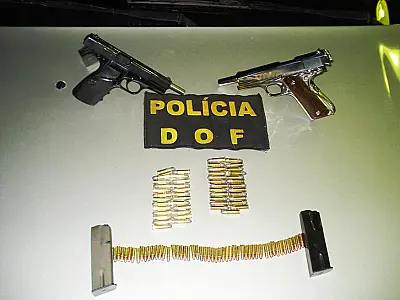 Agentes do DOF apreendem veículo carregado de armas e munições