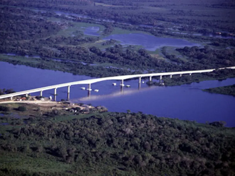 André discute transporte fluvial em missão na Argentina