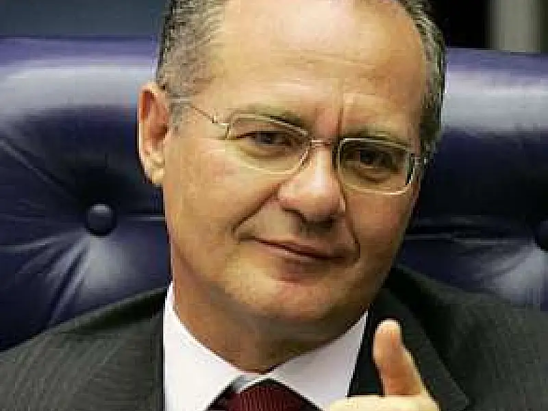 Renan Calheiros deve disputar presidência do Senado amanhã