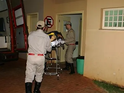 Homem invade casa e atira contra mulher e menor