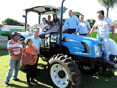 Para fortalecer agricultura Tereza Cristina entrega patrulhas a produtores de três municípios de MS