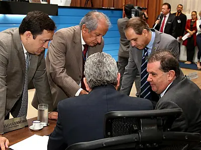 Deputados apreciam quatro propostas nesta terça-feira