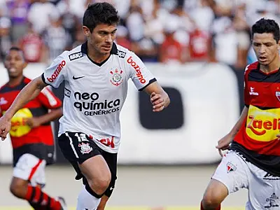 Corinthians vence Atlético/GO fora e mantém liderança