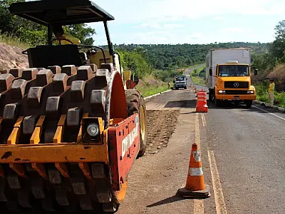 Reconstrução de rodovia que “esfarelou” ficará pronta em agosto e não precisará de manutenção durante 10 anos