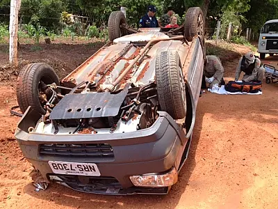 Capotamento em estrada vicinal de Batayporã deixa homem ferido