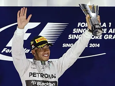 Hamilton vence em Cingapura e retoma ponta do Mundial