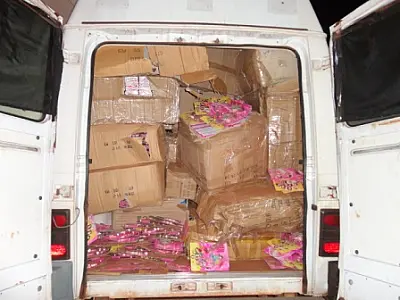 Van carregada com contrabando é apreendida na MS-276