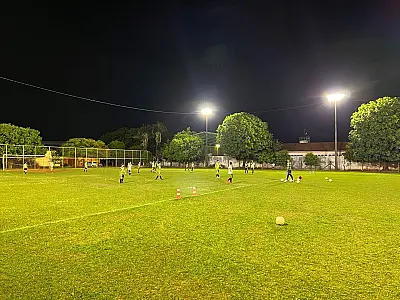 Prefeitura entrega iluminação revitalizada para esporte e lazer no Campo de Futebol da Vila Santo An