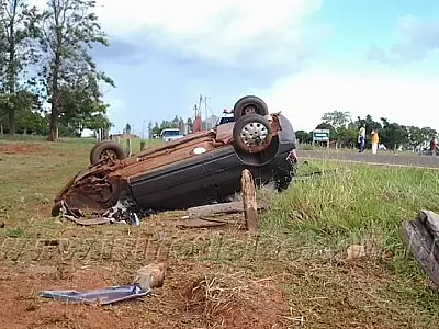 Carro capota e deixa dois feridos em Novo Horizonte do Sul