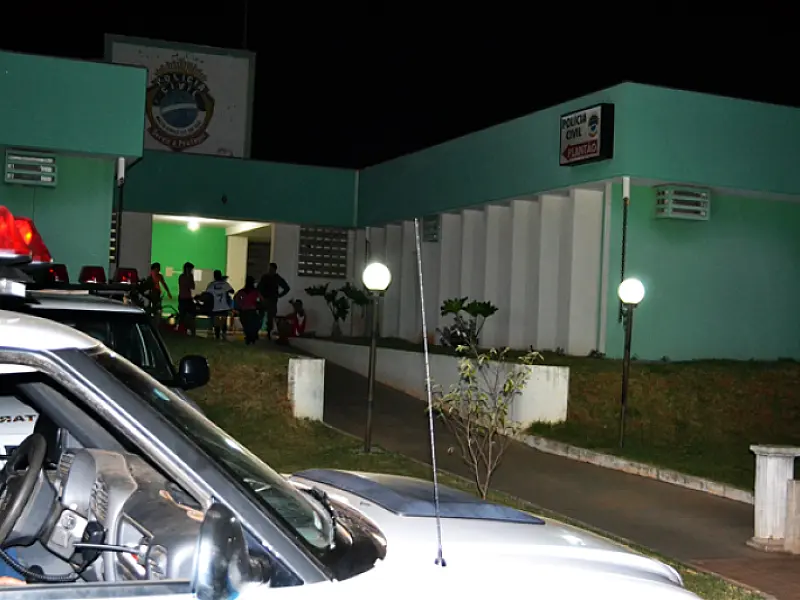 Jogador agride juiz durante partida de futebol e vai preso
