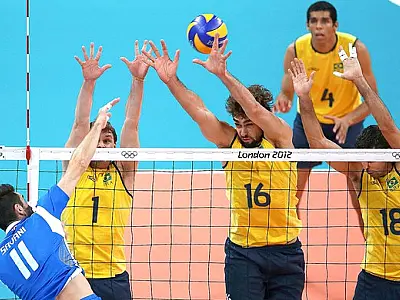 Brasil derrota Itália e enfrenta Rússia na final do vôlei masculino