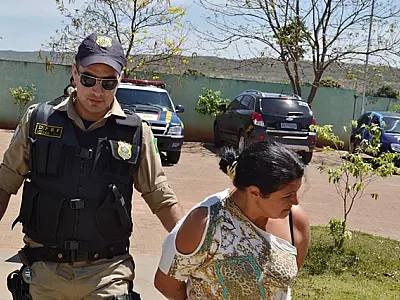 Irmã de assaltante de lotérica morto na Capital é presa em Coxim