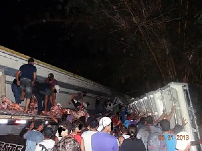 Cassilandenses saqueiam carga de carreta tombada