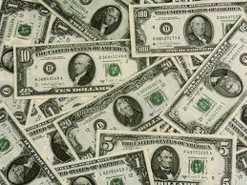 Bovespa cai 3,13% e dólar fecha cotado a R$ 2,43