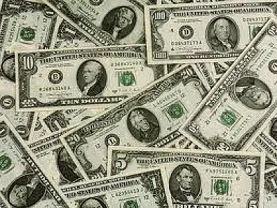 Bovespa cai 3,13% e dólar fecha cotado a R$ 2,43