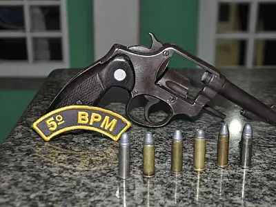 Pedreiro é preso com revólver em casa noturna de Coxim