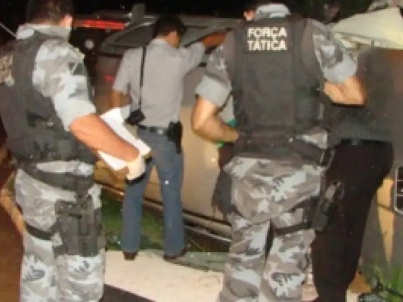 Assaltantes morrem em acidente fugindo da PM em Dourados