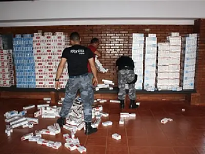 Polícia apreende maços de cigarros contrabandeados avaliados em R$ 6 mil