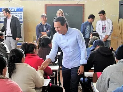 Moradores da Cidade de Deus recebem apostilas para autoconstrução de moradias