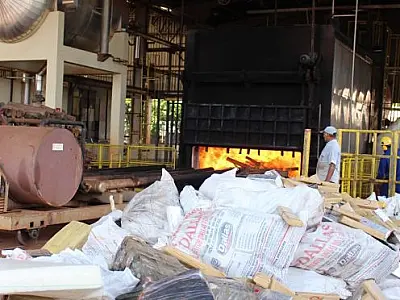 Em Dourados, Defron e DOF incineram cerca de 16 toneladas de drogas