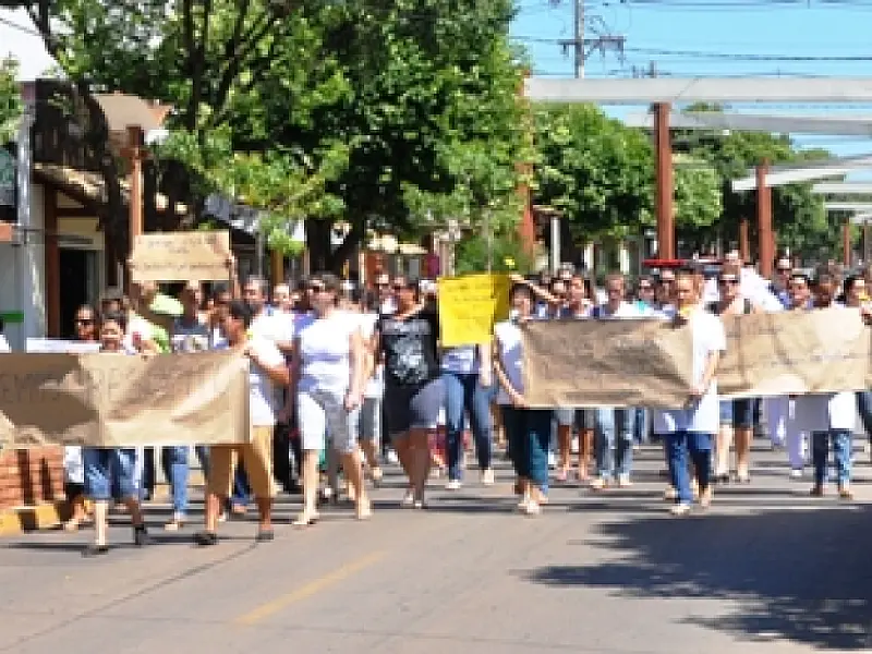 Servidores da saúde de Bonito protestam contra prisões
