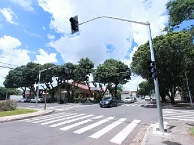 Semáforo no cruzamento da Rua Amazonas com Alagoas é ativado