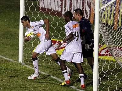 SP, Santos e Ponte Preta entram em campo pelo Paulista