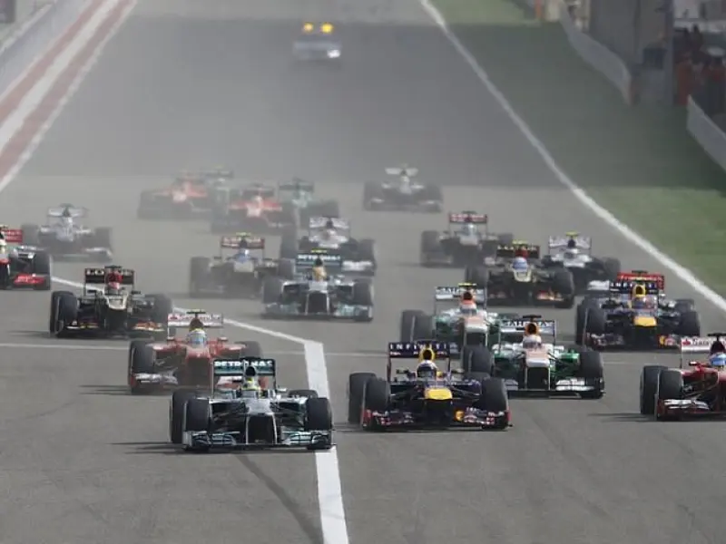 Vettel aproveita problema de Alonso, vence no Bahrein e domina campeonato