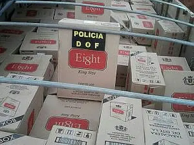 Carreta é apreendida com 40 mil pacotes de cigarro