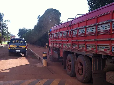 PRF faz operação para flagrar excesso de peso nas rodovias do Estado