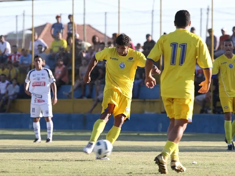 Cene vence Operário do PR por 3x1