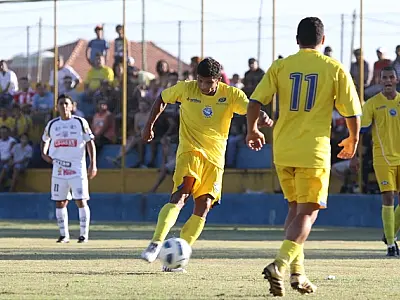 Cene vence Operário do PR por 3x1