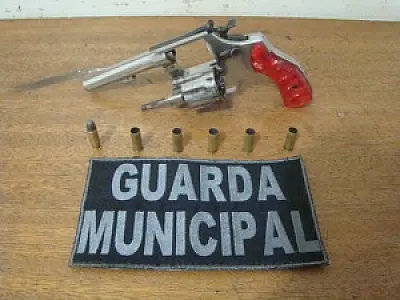 Bêbada, mulher tenta matar ex - marido