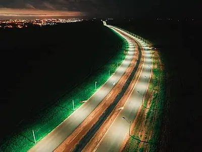 Obra de iluminação solar no anel viário de Ponta Porã avança para a reta final com 75% de execução