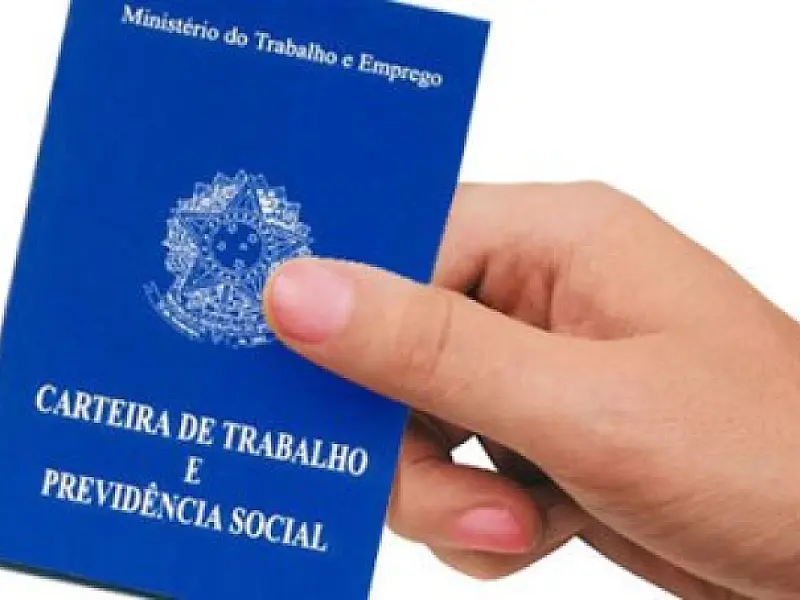 Emprego com carteira assinada cai 25,9% no primeiro semestre do ano