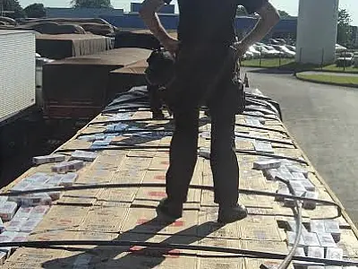 DOF apreende 40 mil pacotes de cigarro em carreta