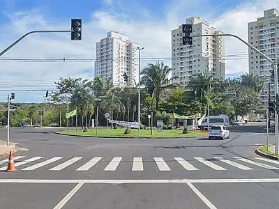 COMEÇA A INSTALAÇÃO DE SEMÁFOROS NA ROTATÓRIA DA RUI BARBOSA/RACHID NEDER
